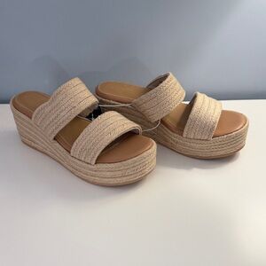 Universal Thread Women's Tan Wedge Sandals SZ 7.5